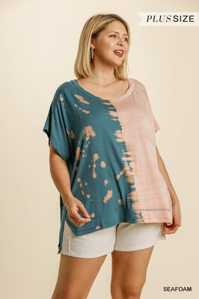 Contrast Color Round Neck Short Sleeve Top with Side Slit